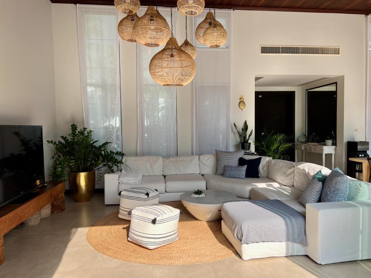 Tropical 3br With Pool, Bbq, And Shaded Patio Within Walking Distance To Villa *