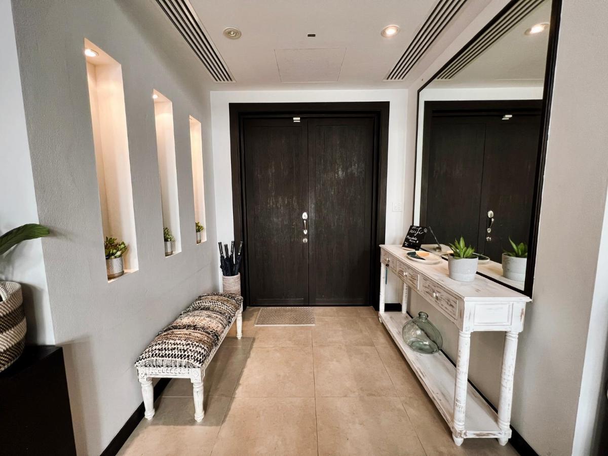 Villa Tropical 3br With Pool, Bbq, And Shaded Patio Within Walking Distance To *