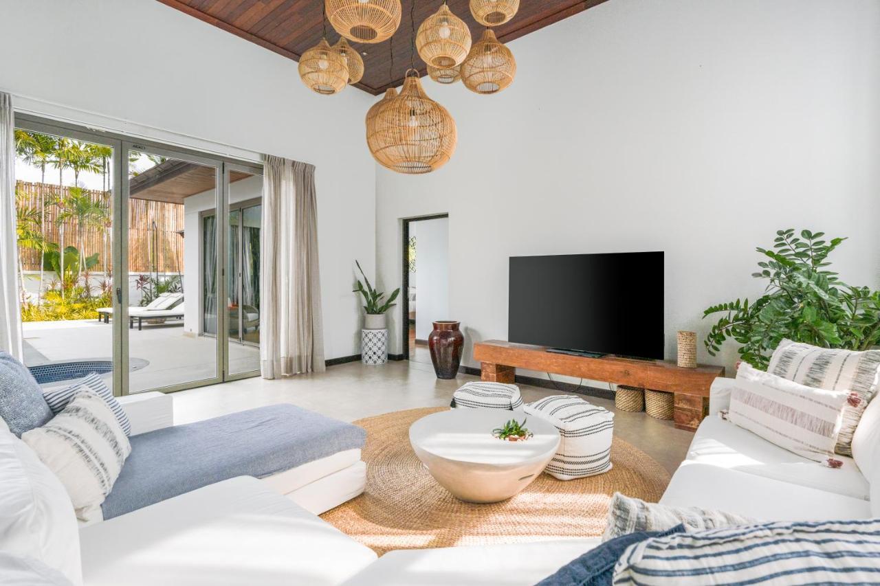 Tropical 3br With Pool, Bbq, And Shaded Patio Within Walking Distance To Villa
